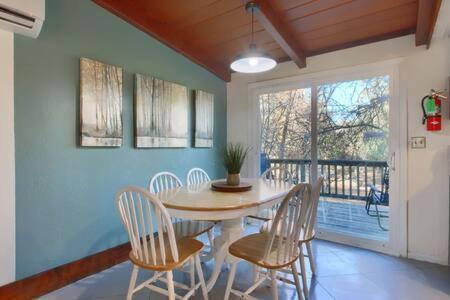 Blue Door Cottage 12 Miles To Yosemite Bbq Окхерст Экстерьер фото
