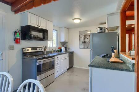 Blue Door Cottage 12 Miles To Yosemite Bbq Окхерст Экстерьер фото